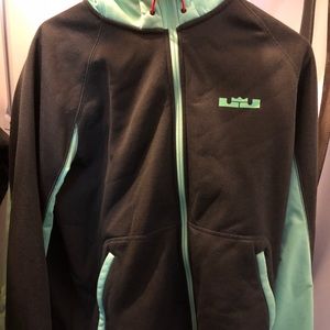 Men’s Nike LeBron James Therma-Fit Sweatshirt